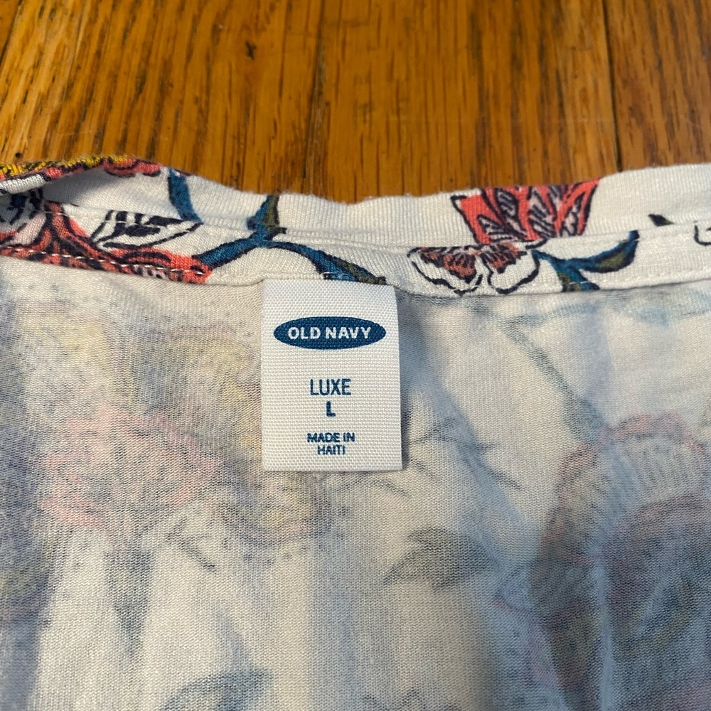 Old Navy Luxe Floral V Neck Short Sleeve Top Size L - Picture 5 of 8